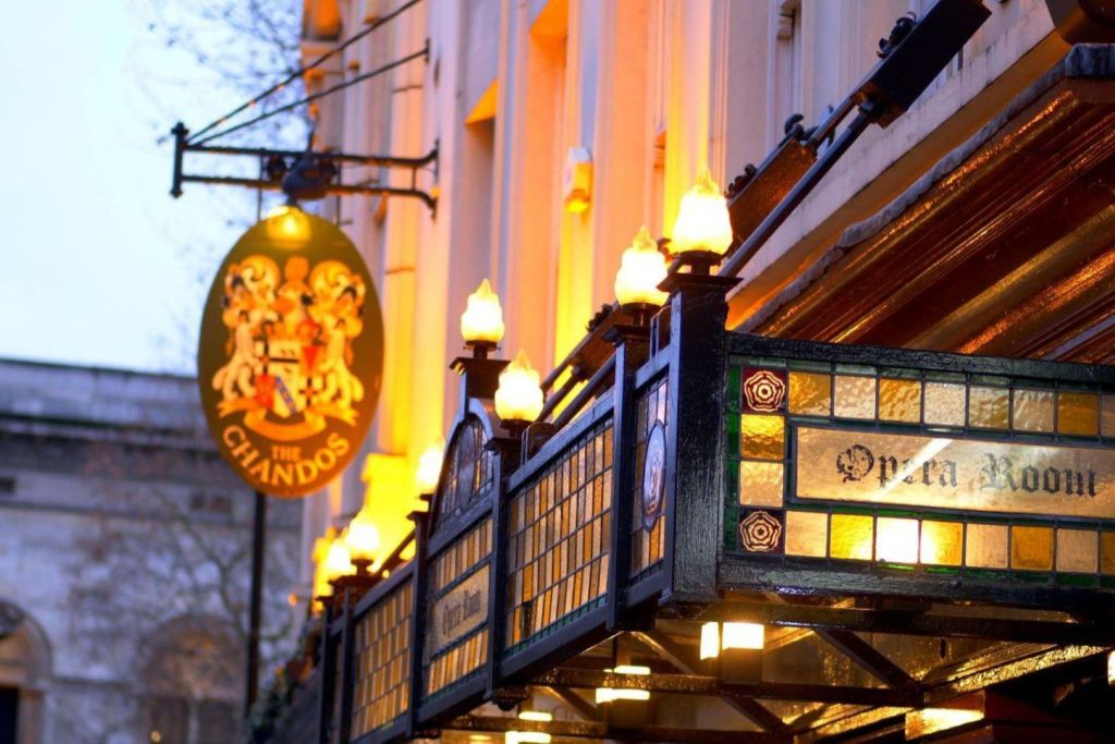 London: Central Food Tour with 10+ Tastings & Changing of the Guard
