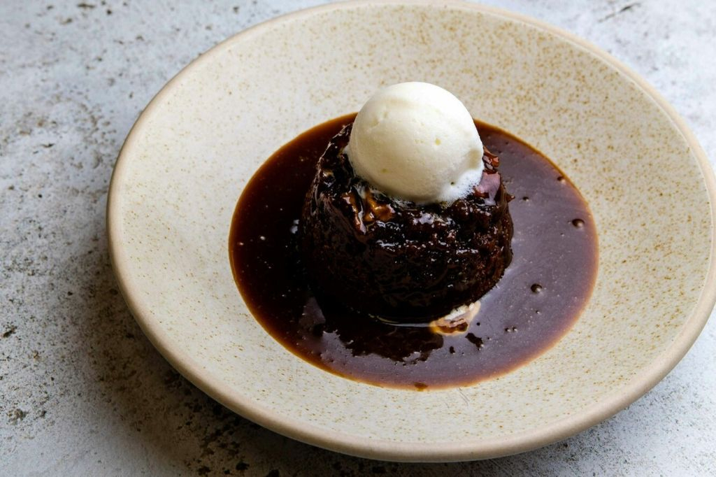 London: Central Food Tour with 10+ Tastings & Changing of the Guard