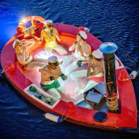 London: Hot Tub Boat Guided Historical Docklands Cruise