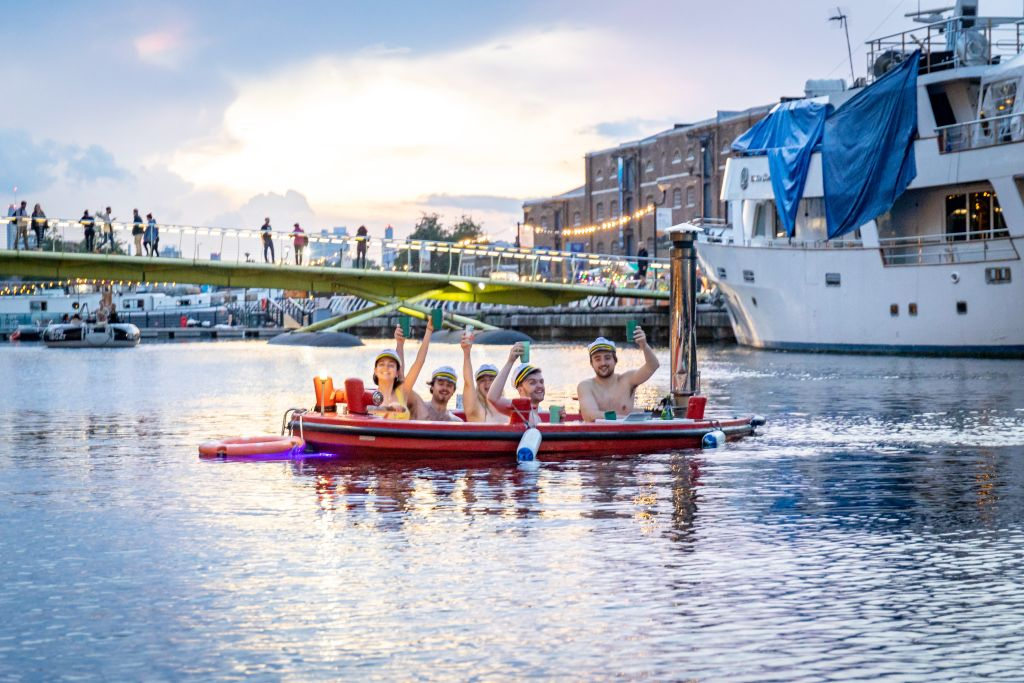 London: Hot Tub Boat Guided Historical Docklands Cruise
