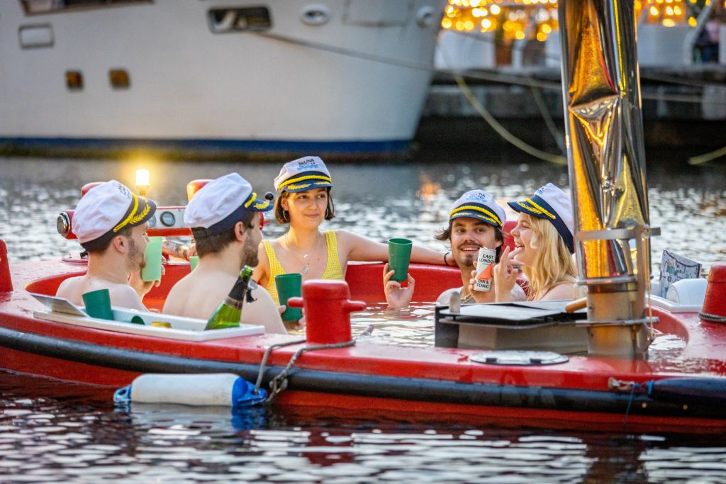 London: Hot Tub Boat Guided Historical Docklands Cruise