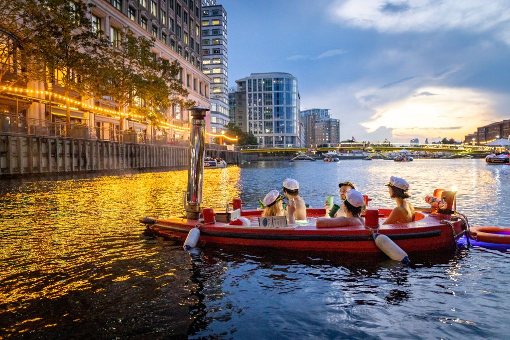 London: Hot Tub Boat Guided Historical Docklands Cruise