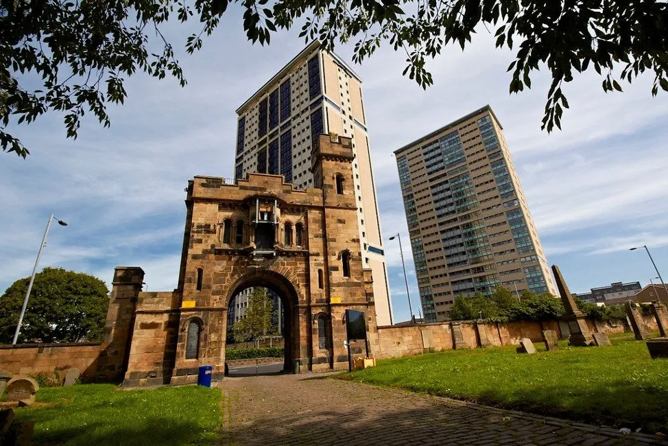 Romantic Glasgow City Exploration Game
