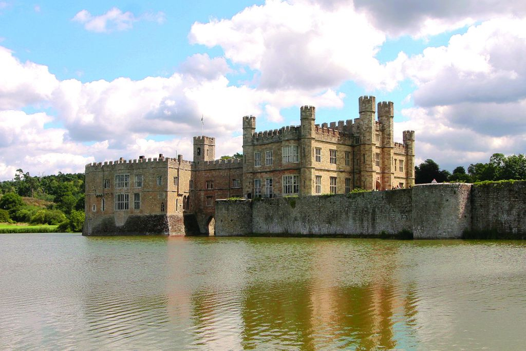 Leeds Castle, Canterbury Cathedral & Dover: Day Trip from London