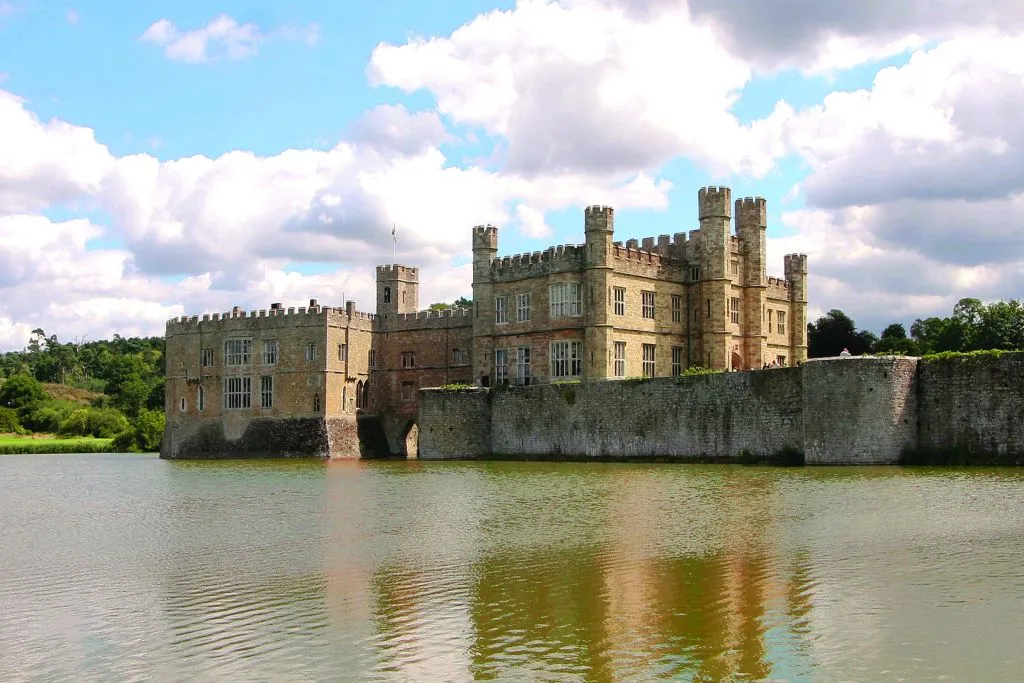 Leeds Castle, Canterbury Cathedral & Dover: Day Trip from London