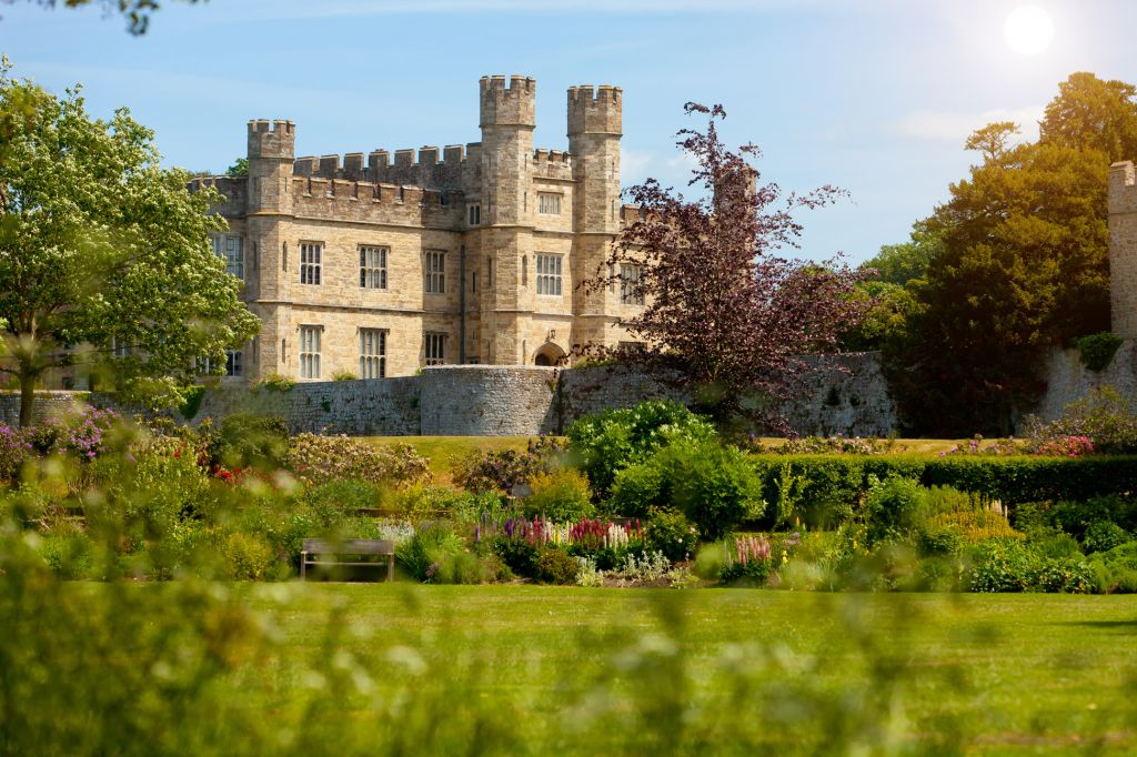 Leeds Castle, Canterbury Cathedral & Dover: Day Trip from London