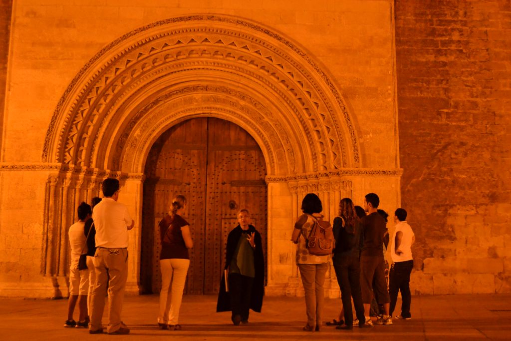 Una noche enigmática a la luna de Valencia en Inglés