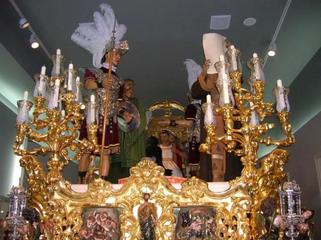 Guided Tours Sevilla: Barrio and Museum of the Macarena
