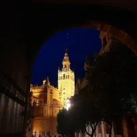 Guided Tours Sevilla: Barrio and Museum of the Macarena