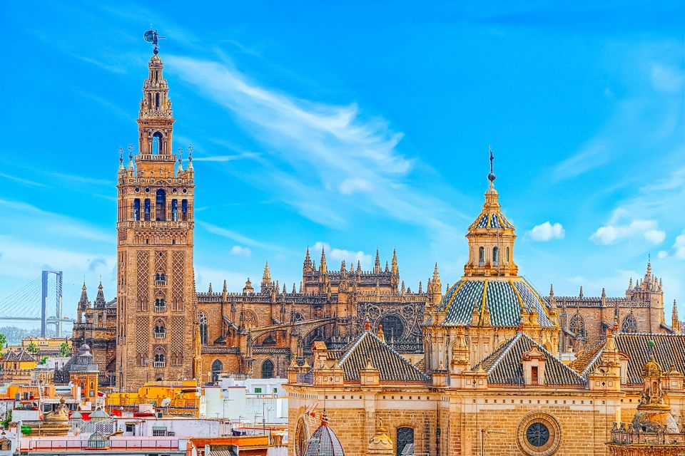 Guided Tour in Seville: Traditions and Legends