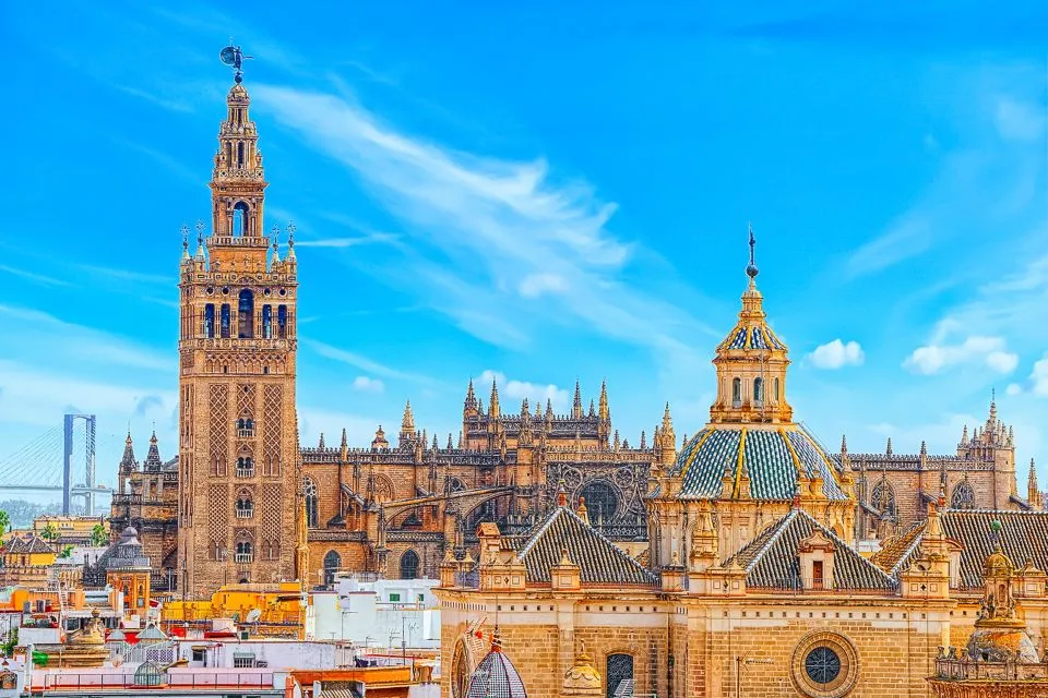 Guided Tour in Seville: Traditions and Legends