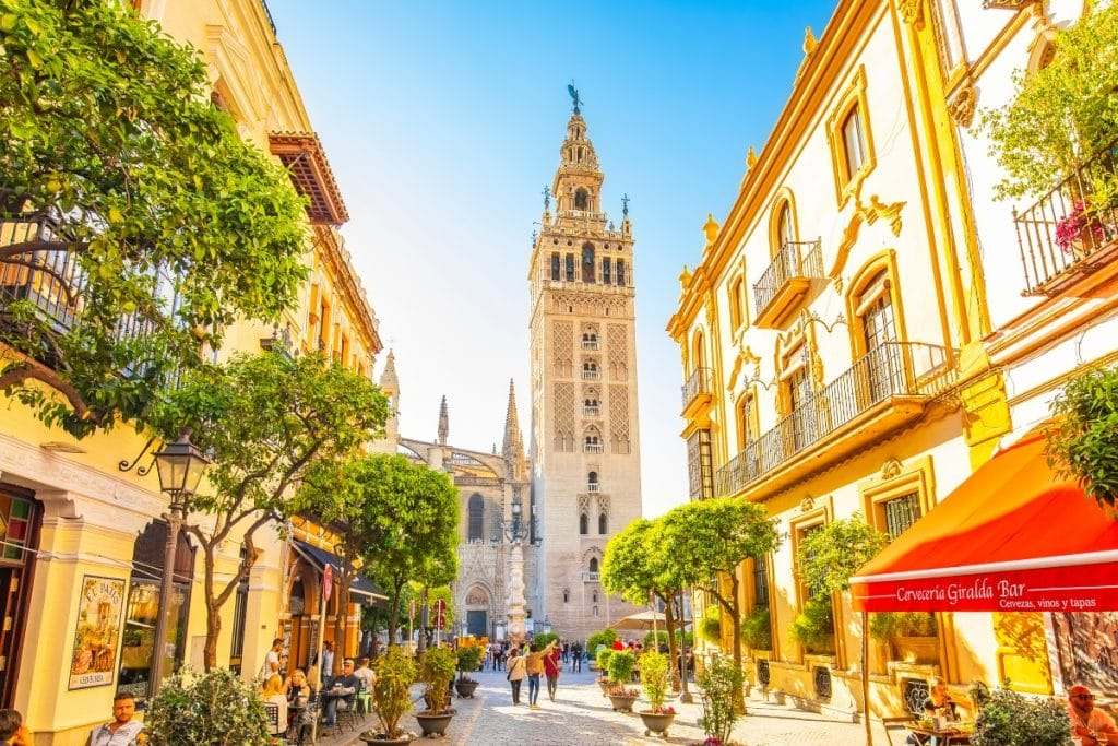 Guided Tour in Seville: Traditions and Legends