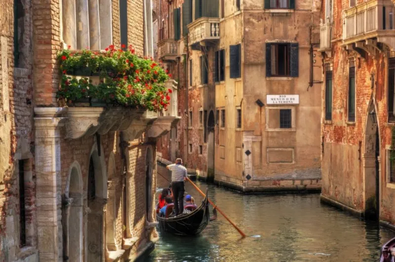 Giro in gondola con commento dal vivo