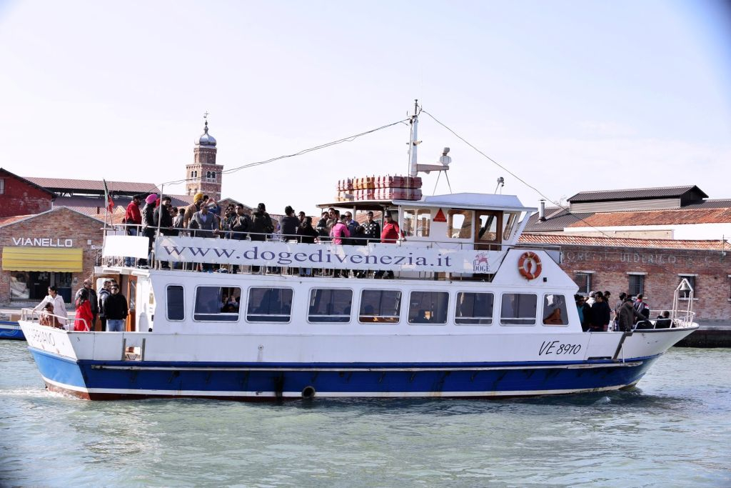 Venice: Murano and Burano Boat Tour