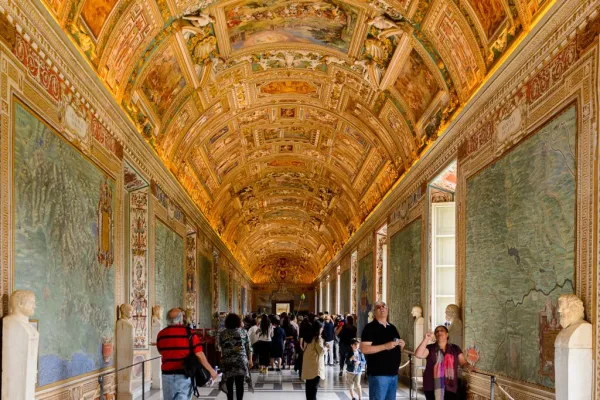 Musei Vaticani e Basilica di San Pietro: Biglietto con accesso rapido + Tour guidato