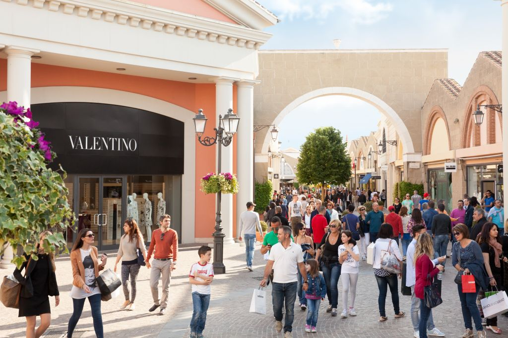 Castel Romano Designer Outlet: Roundtrip from Rome