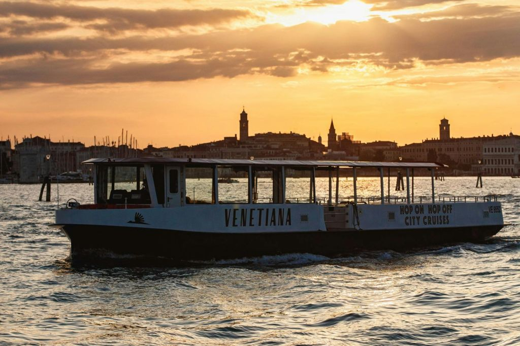 Venice: Hop-On Hop-Off Boat + Murano, Burano & Torcello