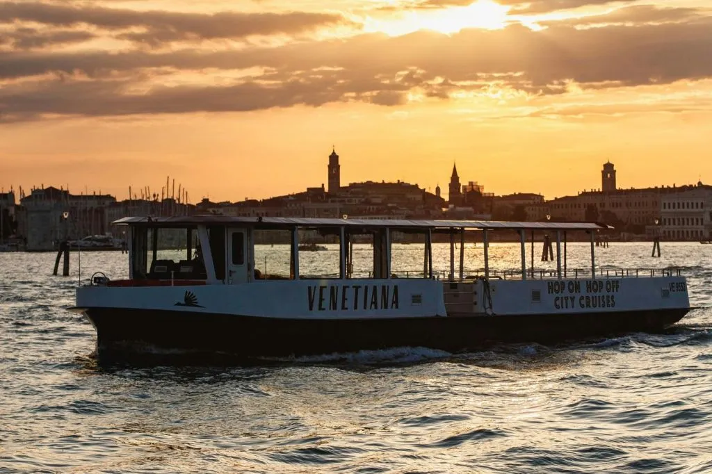 Venice: Hop-On Hop-Off Boat + Murano, Burano & Torcello
