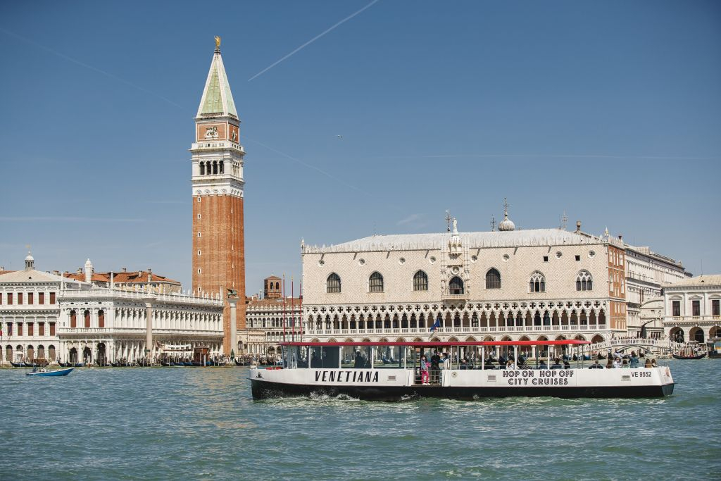 Venice: Hop-On Hop-Off Boat + Murano, Burano & Torcello