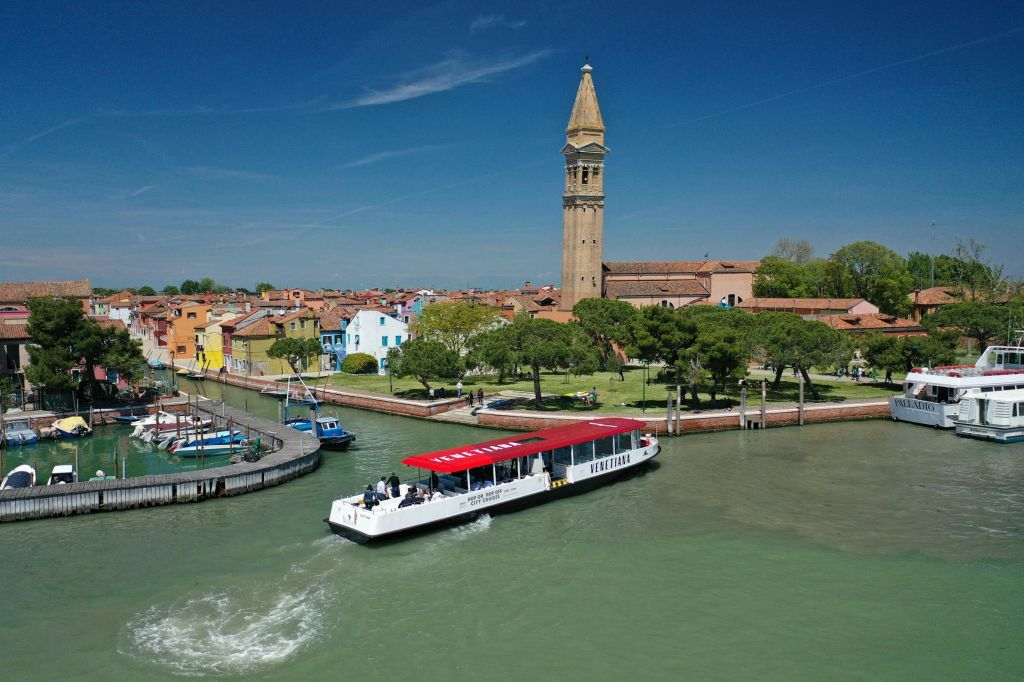 Venice: Hop-On Hop-Off Boat + Murano, Burano & Torcello