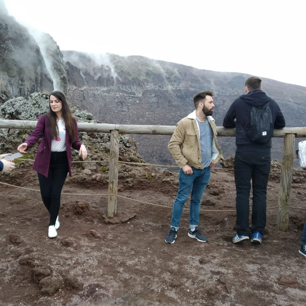 Pompeii & Vesuvius: Guided Tour with Roundtrip from Naples