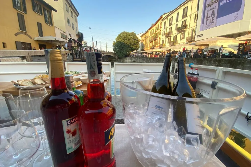 Aperitivo in barca sui Navigli