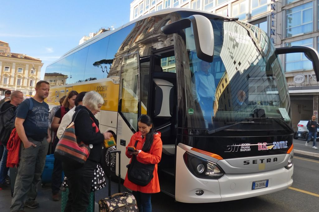 Rome: Shuttle Bus To/From Ciampino Airport and City Center