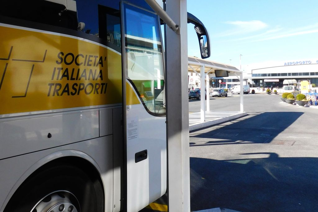 Rome: Shuttle Bus To/From Ciampino Airport and City Center
