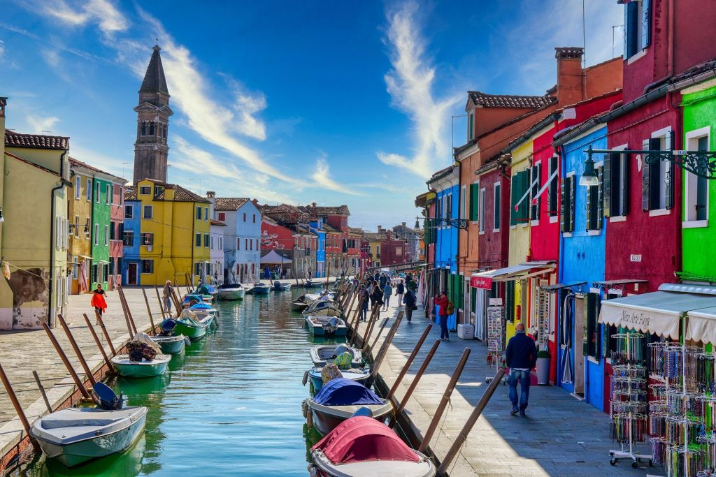 Venice: Islands Murano, Burano & Torcello with Glassblowing Demonstration