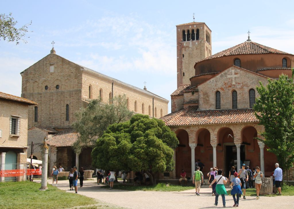 Venice: Islands Murano, Burano & Torcello with Glassblowing Demonstration