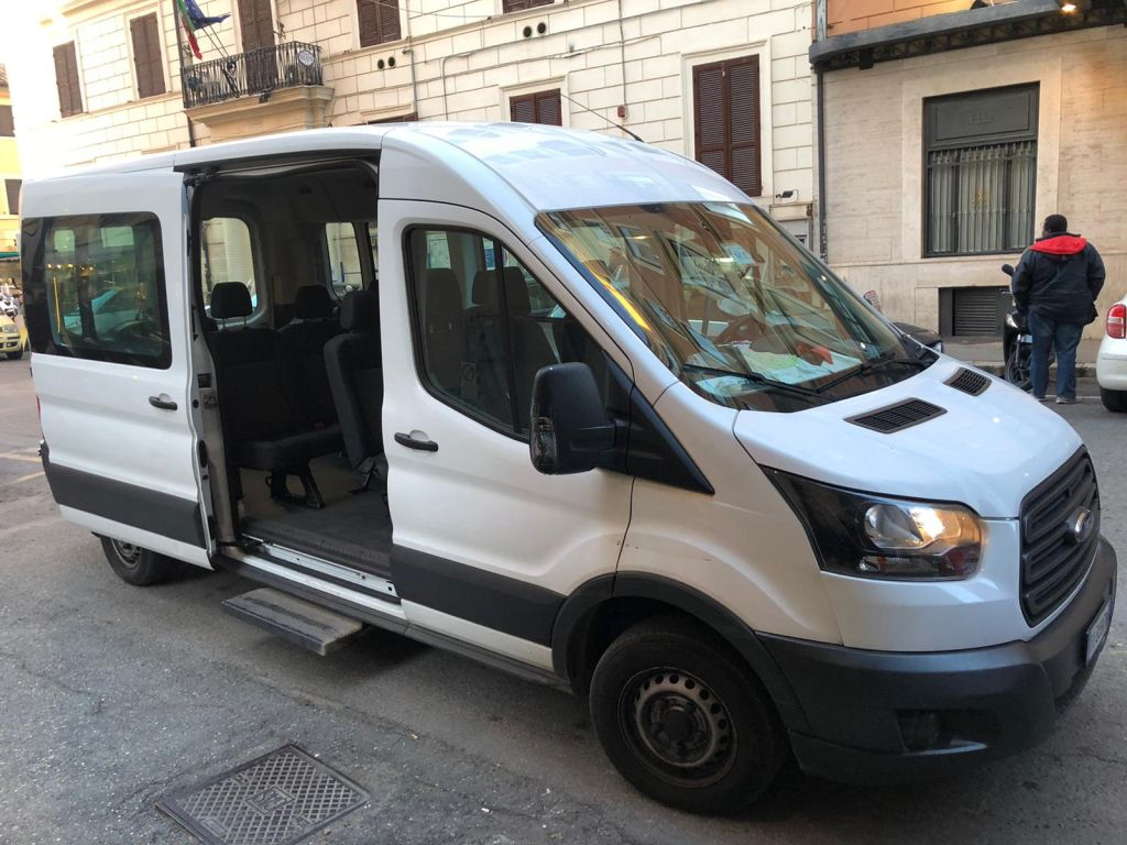 Aeroporto de Fiumicino: Transfer de minivan partilhado de/para o hotel em Roma
