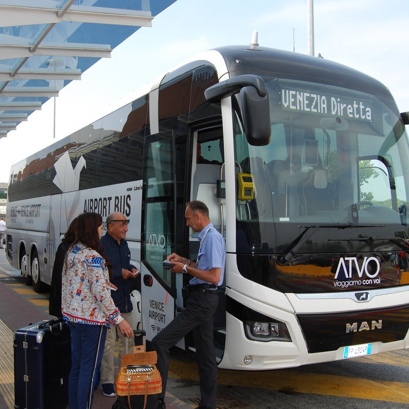 Venice: Shuttle Bus Transfer from Treviso Canova Airport to Venice