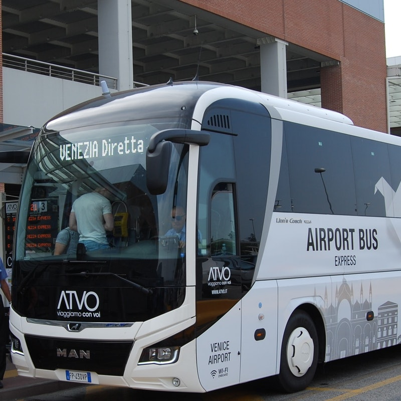 Venice: Shuttle Bus Transfer from Treviso Canova Airport to Venice
