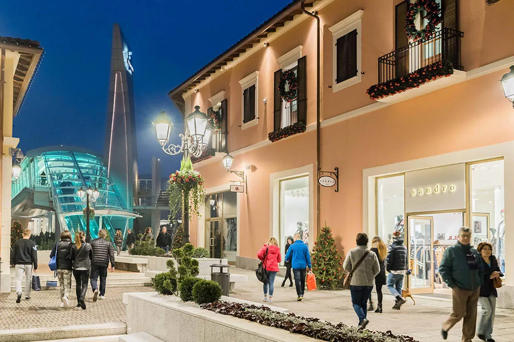 Serravalle Designer Outlet: Roundtrip from Milan