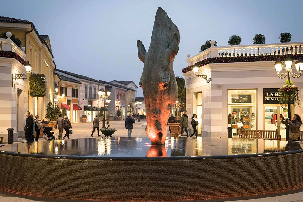 Serravalle Designer Outlet: Roundtrip from Milan