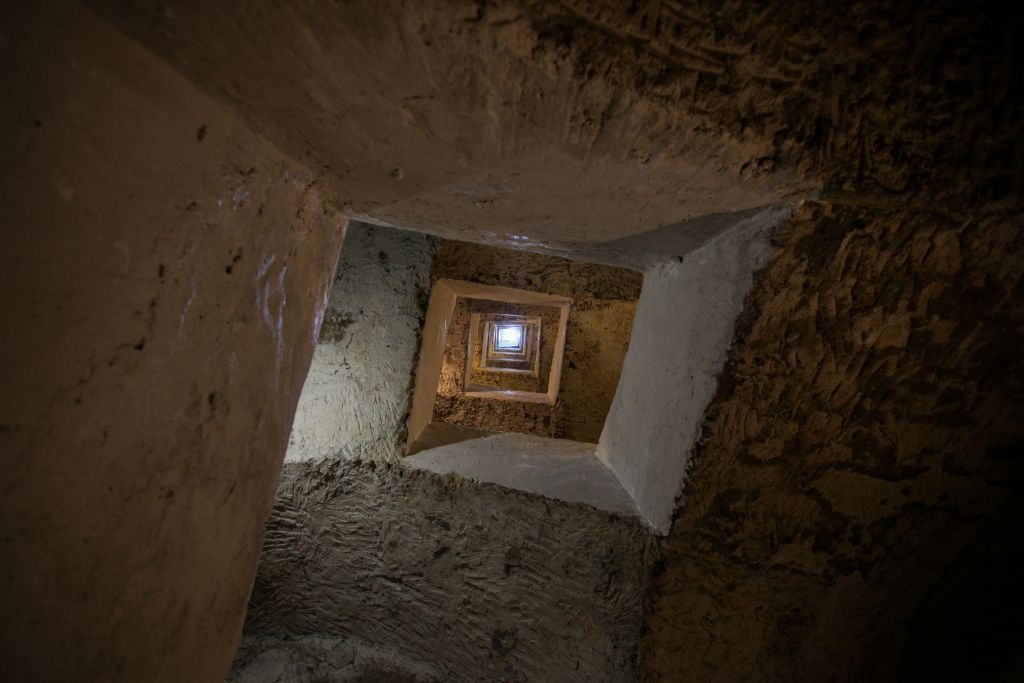 Naples: Spanish Quarters Underground Guided Tour