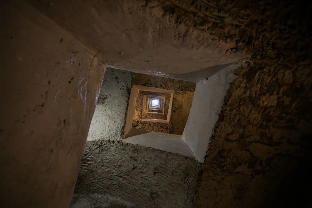 Naples: Spanish Quarters Underground Guided Tour