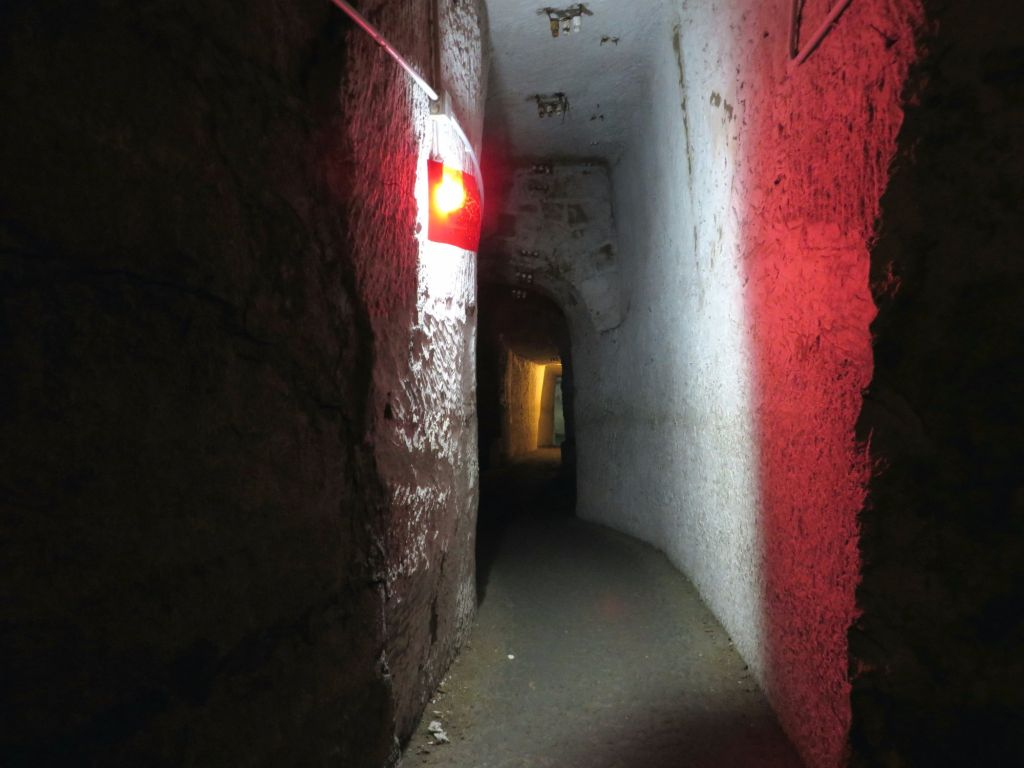 Naples: Spanish Quarters Underground Guided Tour