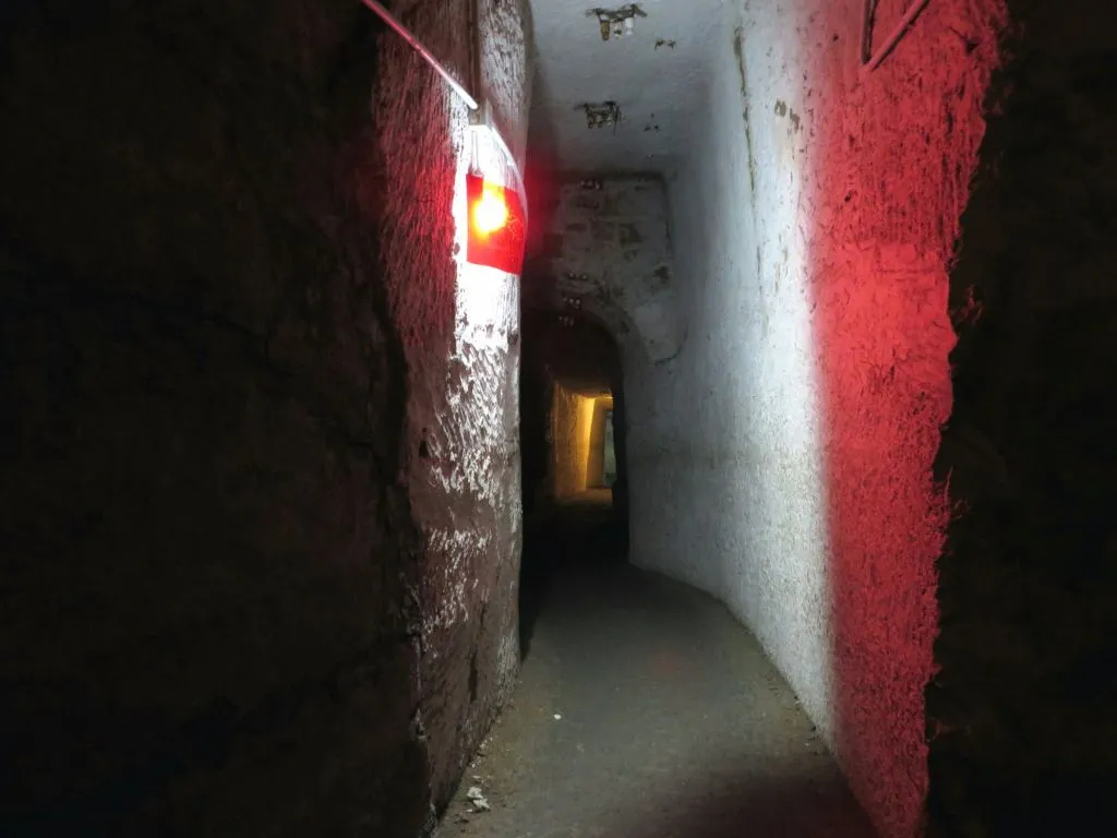 Naples: Spanish Quarters Underground Guided Tour