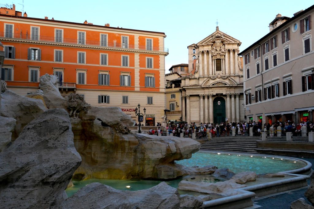 Trevi Fountain Rome: 40-Min Underground Guided Tour