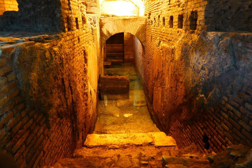 Trevi Fountain Rome: 40-Min Underground Guided Tour