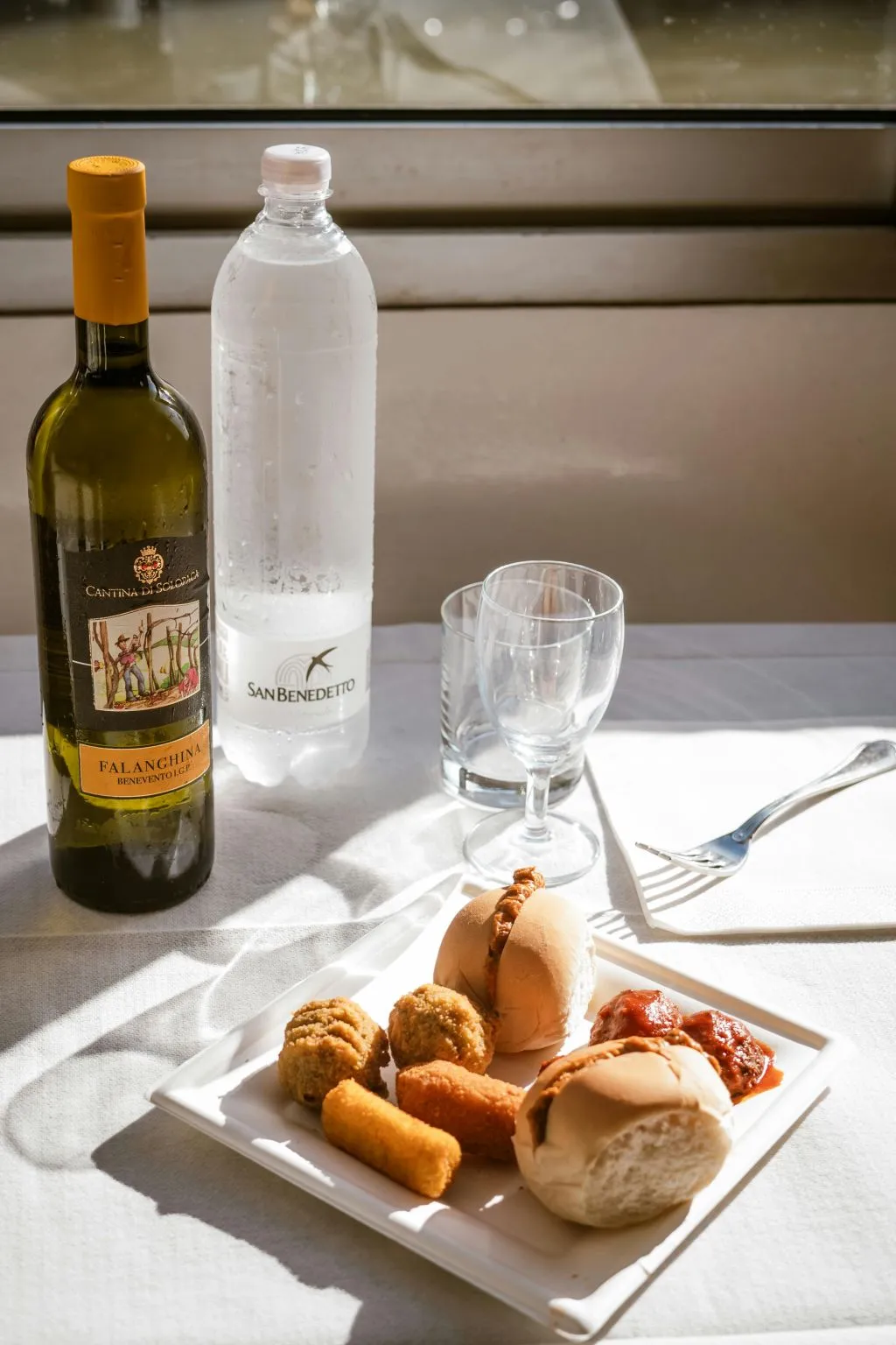 Rome: Tiber Sunset Cruise with Aperitif