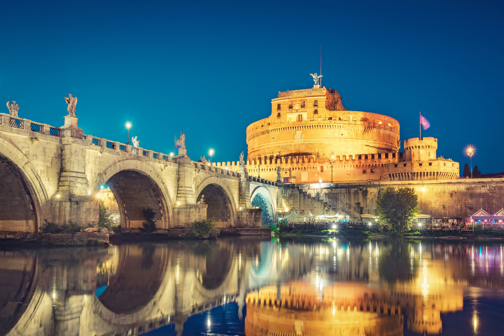 Rome: Tiber Sunset Cruise with Aperitif