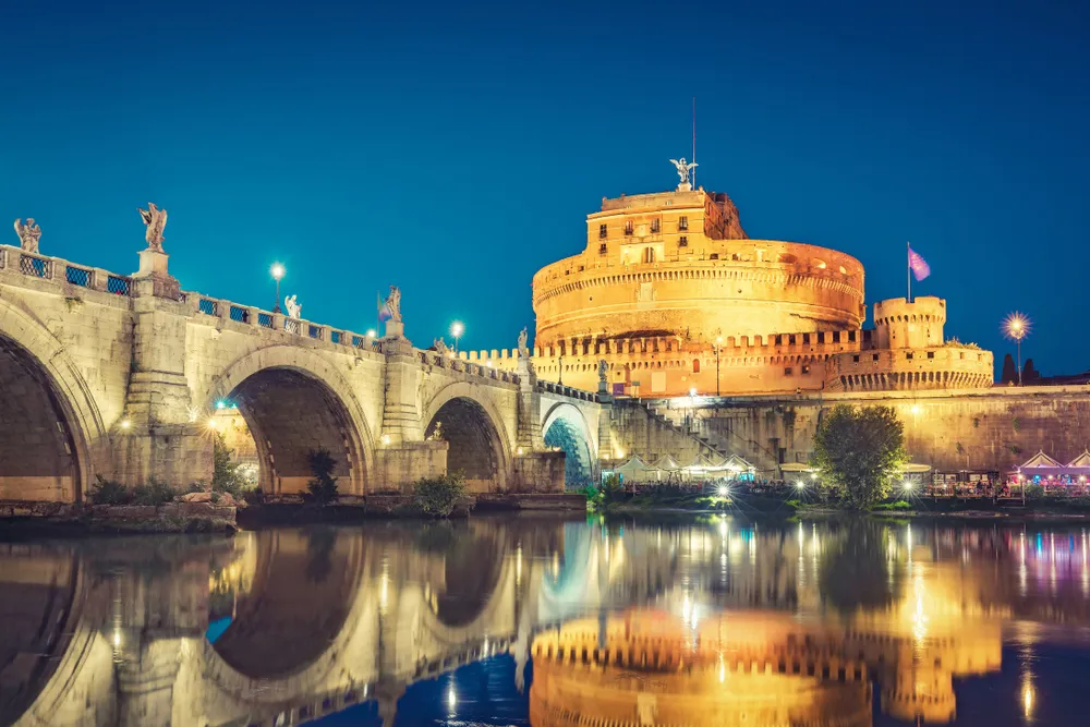 Rome: Tiber Sunset Cruise with Aperitif