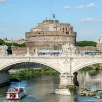 Rome: Tiber Sunset Cruise with Aperitif