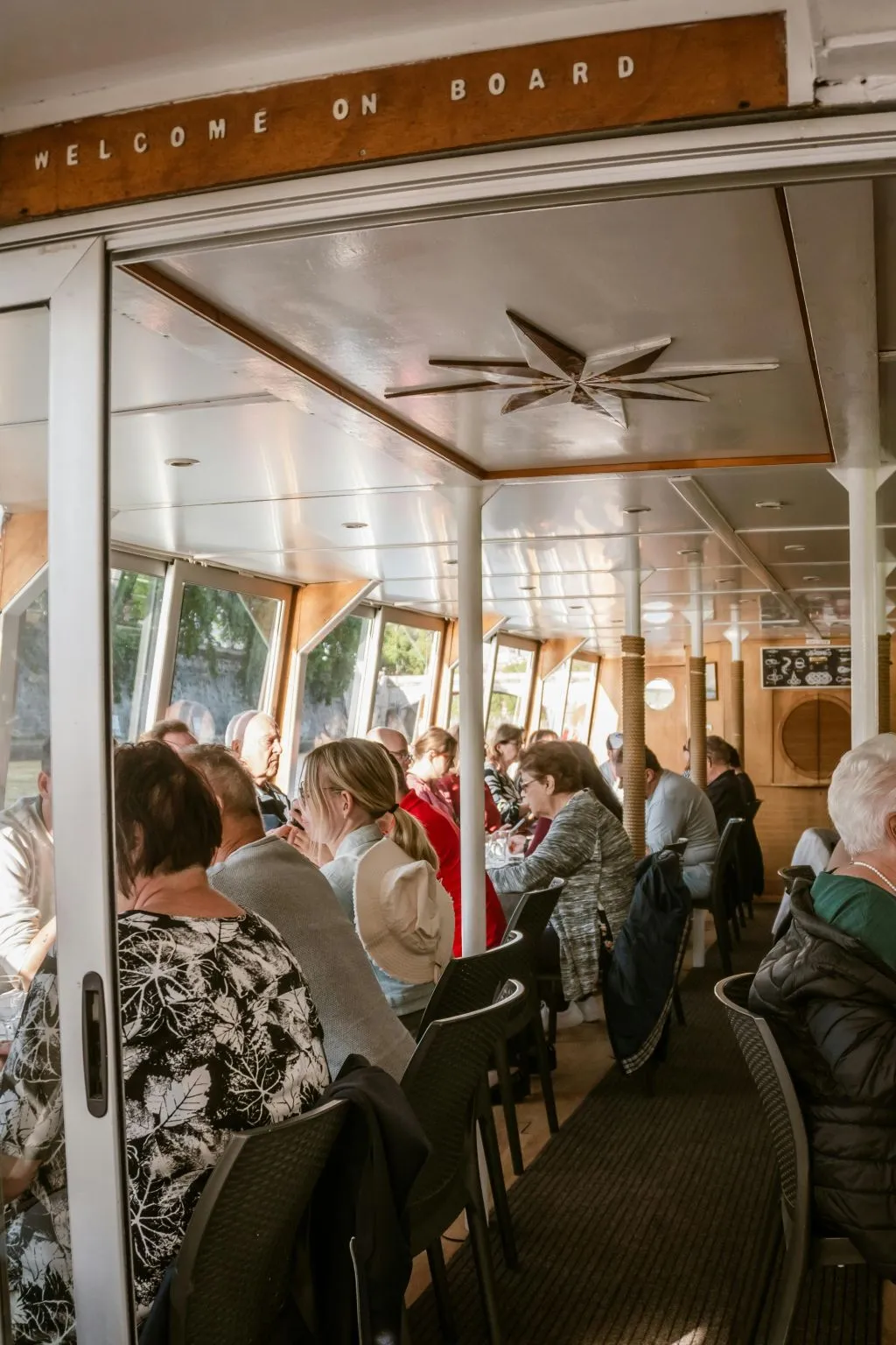 Rome: Tiber Sunset Cruise with Aperitif