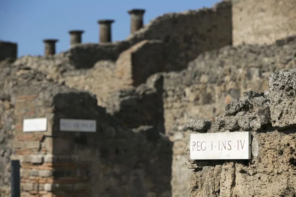 Pompeii & Mount Vesuvius: Day Trip from Rome with Neapolitan Pizza Lunch