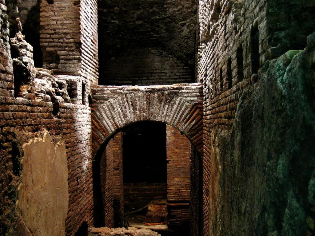 Trevi Fountain Rome: Underground Domus Guided Tour