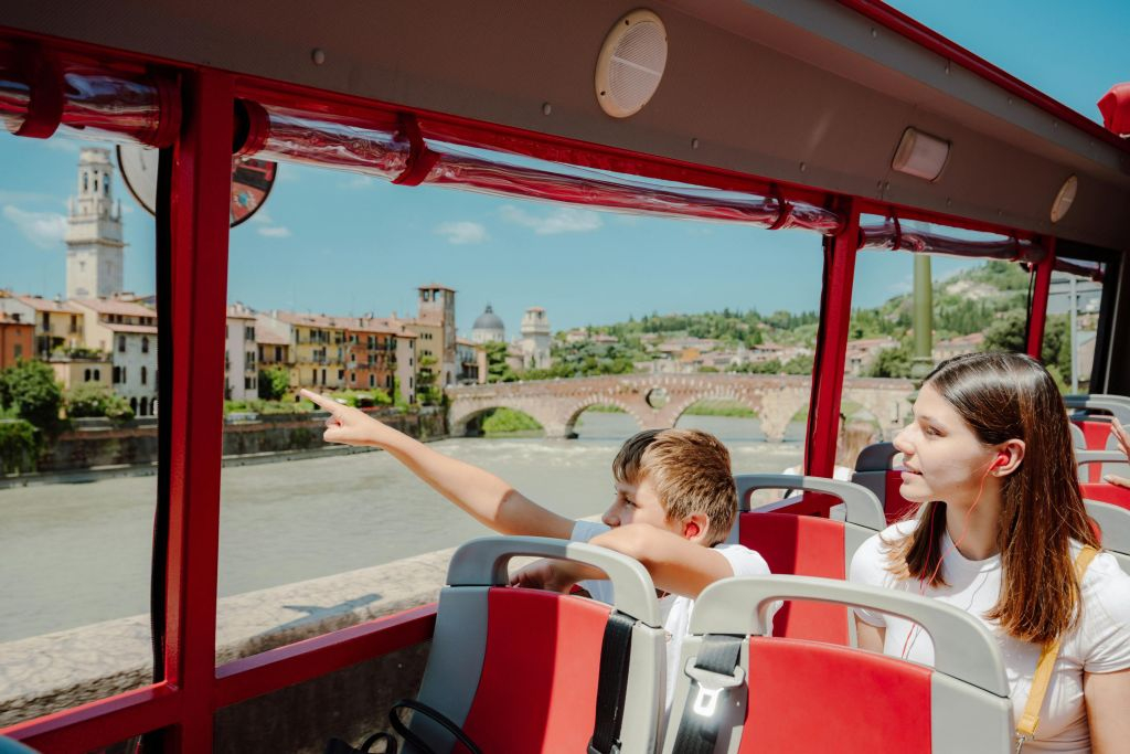 Autocarro hop-on hop-off em Verona