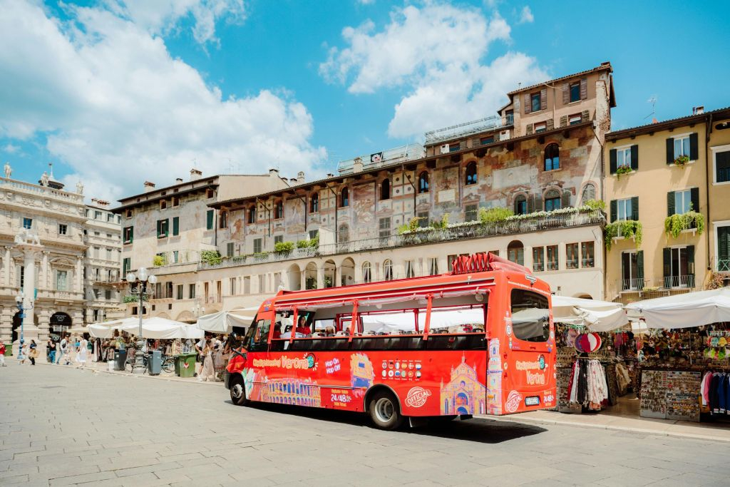 Autocarro hop-on hop-off em Verona